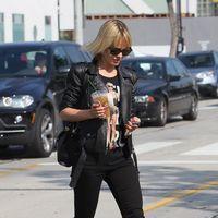 Mena Suvari departs Urth Caffe on Melrose Avenue | Picture 107068